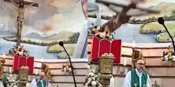 Padre morre ao ser atingido por cruz durante missa transmitida ao vivo em Guayaquil