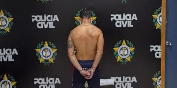 Homem ligado ao Comando Vermelho é preso por transporte de drogas e armas no Rio