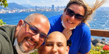 Família de garoto com leucemia denuncia dificuldades para garantir tratamento de transplante em São Gonçalo
