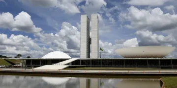 Senado analisa PEC que reduz jornada de 44 para 40 horas semanais sem diminuição salarial