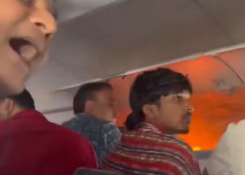 Carregador portátil em voo da IndiGo pega fogo e avião é desviado para Hyderabad