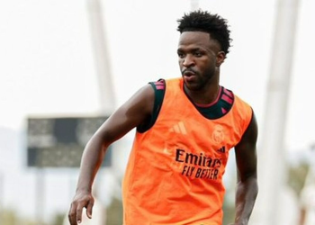 Vinícius Júnior pode ficar de fora do clássico contra o Barcelona por expulsão no jogo do Villarreal