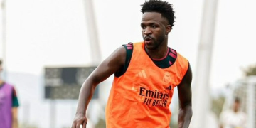 Vinícius Júnior pode ficar de fora do clássico contra o Barcelona por expulsão no jogo do Villarreal