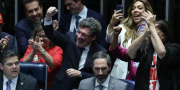 Senado aprova PEC que exige jornada de 40 horas e elimina escala 6×1