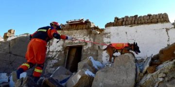 Terremoto de magnitude 7 causa 16 mortes e 32 feridos no Tibete