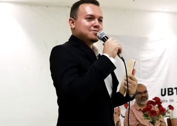 Jovem poeta de 26 anos assume presidência na União Brasileira de Trovadores em São Gonçalo