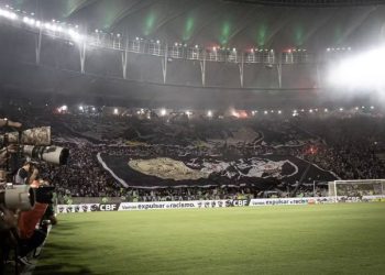 Vasco recorre à Justiça para manter jogo contra Boca no Maracanã e pede decisão urgente