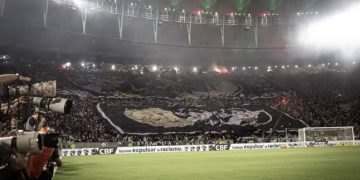 Vasco recorre à Justiça para manter jogo contra Boca no Maracanã e pede decisão urgente