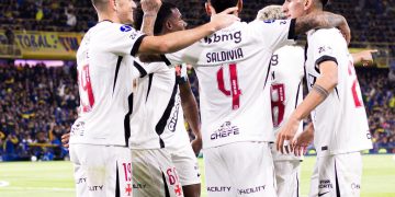Vasco vence Boca Juniors com um homem a menos na semifinal da Sul-Americana