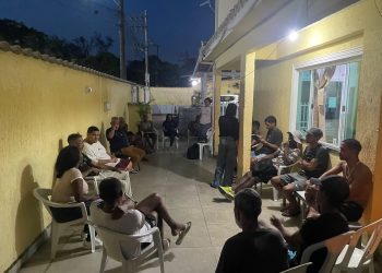 Maricá realiza assembleia mensal na Casa Abrigo Mumbuca para fortalecer autonomia e convivência