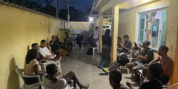 Maricá realiza assembleia mensal na Casa Abrigo Mumbuca para fortalecer autonomia e convivência