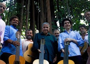 Camerata de Violões celebra 30 anos com musicalidade ampliada no Theatro Municipal de Niterói