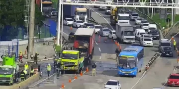 Incêndio em caminhão da Coca-Cola provoca interdição parcial da Ponte Rio-Niterói