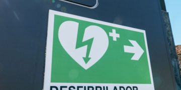 Lei no Rio de Janeiro exige exibição de cartazes sobre desfibriladores em academias
