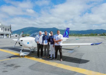 Maricá avança na formação de pilotos e mecânicos com credenciamento de escola de aviação