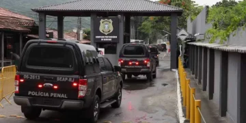 Detento tenta sair com alvará falso no presídio de Bangu, Rio
