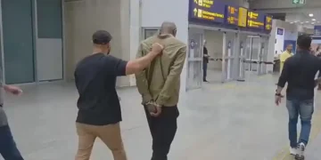 Homem responsável por captação irregular de passageiros no Galeão é preso durante operação policial