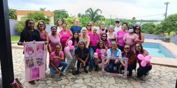 Campanha Outubro Rosa promove palestras sobre prevenção do câncer de mama em casas da terceira idade de Maricá