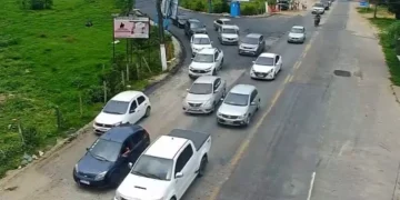 Movimento de retorno do feriado de Nossa Senhora Aparecida provoca retenções na RJ-106, em Maricá