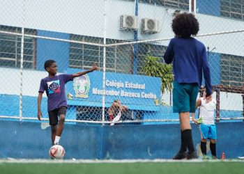 Crianças e adolescentes de São Gonçalo podem participar de aulas gratuitas de futebol no bairro do Boaçu